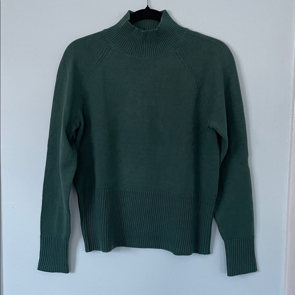 LOFT Women's Green Turtleneck Sweater